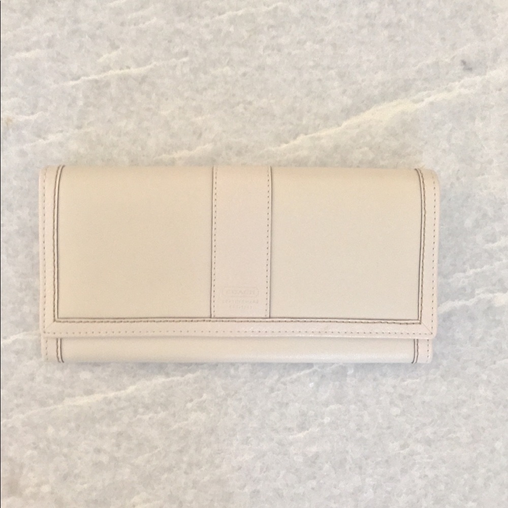 COACH NWT Classic All Leather Envelope Wallet